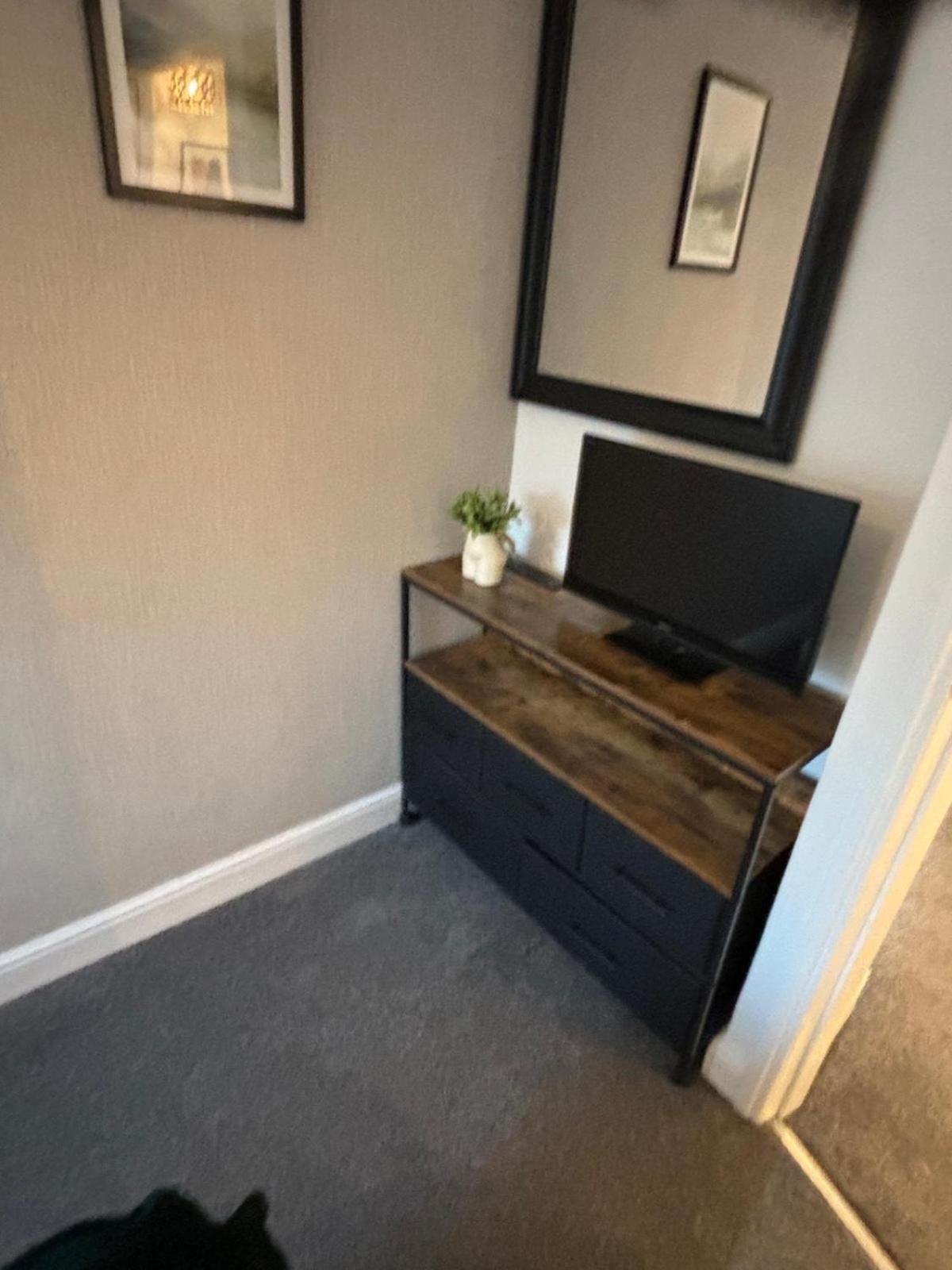Stunning House - Sleeps 7 - 5 Mins Walk To High Street - Parking - Wifi *
